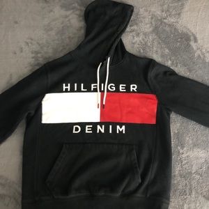 selling black tommy hoodie